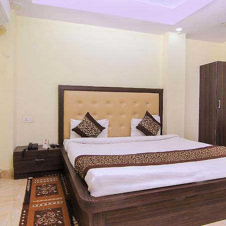 Oyo Flagship Hotel Cz Near Phoenix United Lucknow Buitenkant foto