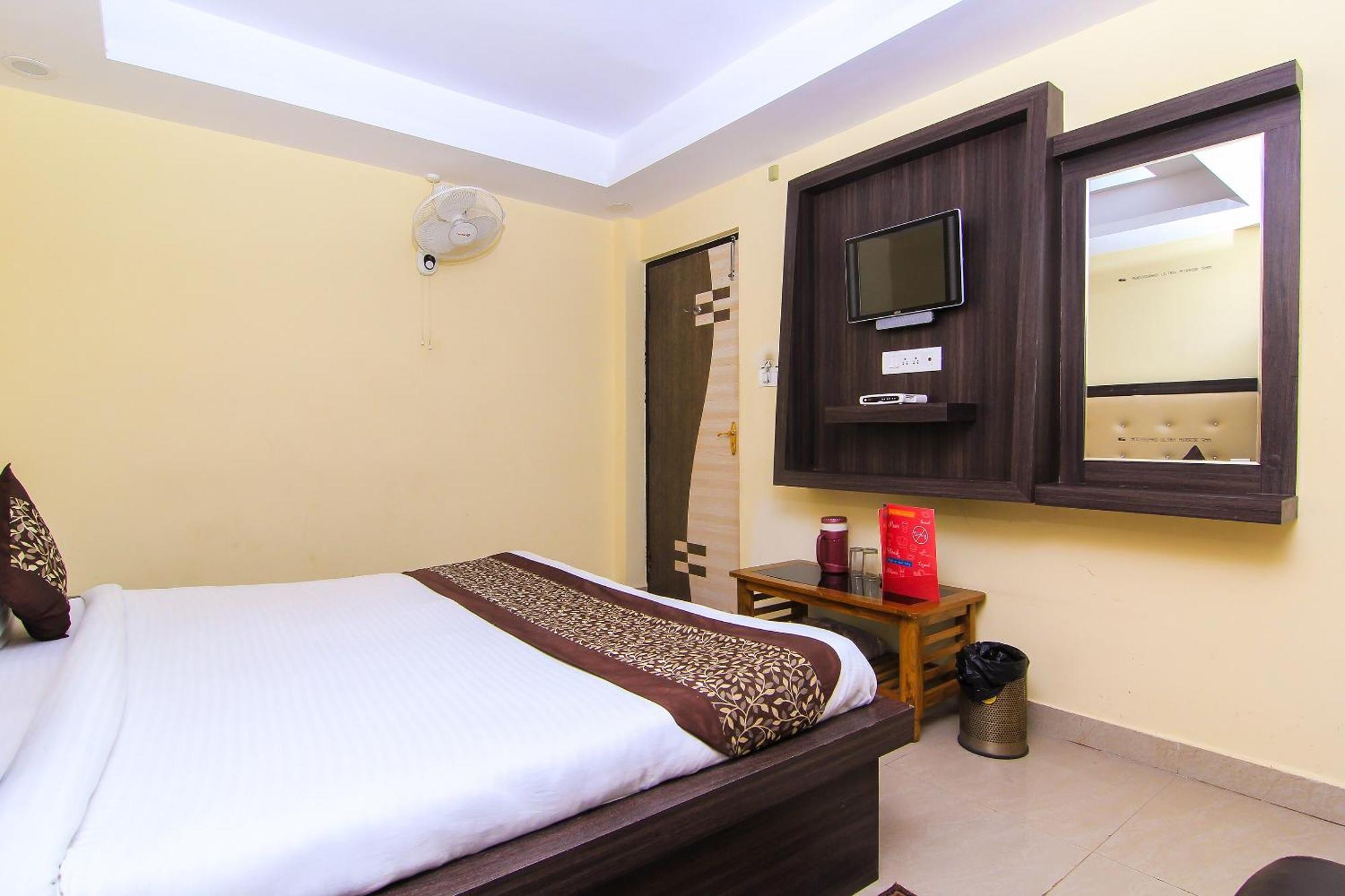 Oyo Flagship Hotel Cz Near Phoenix United Lucknow Buitenkant foto