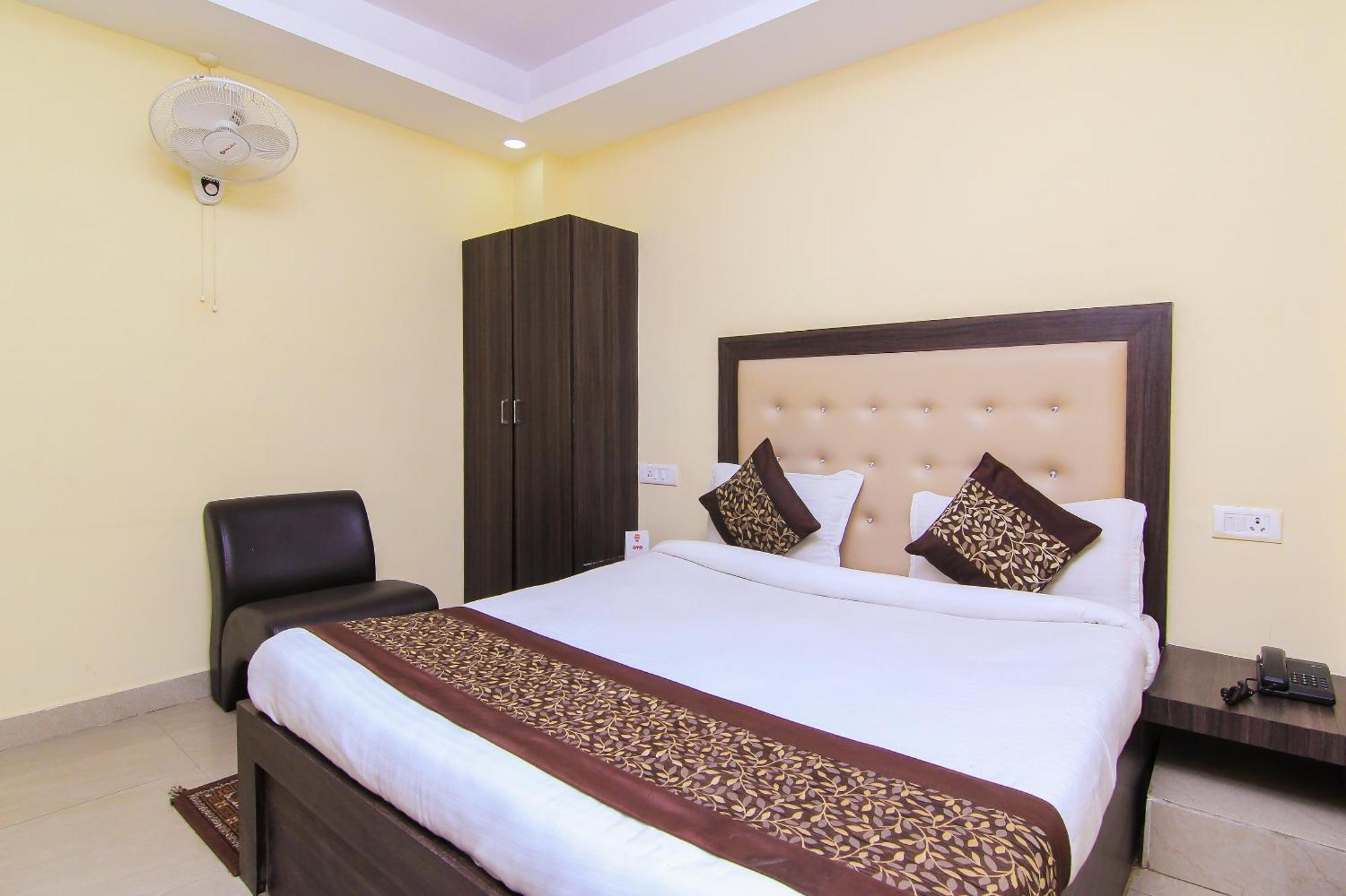 Oyo Flagship Hotel Cz Near Phoenix United Lucknow Buitenkant foto